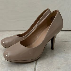 Size 8, Chelsea Moreland 3” nude/tan heels